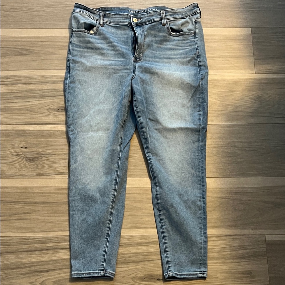 American Eagle Outfitters Women's Light Blue Cropped Jeans